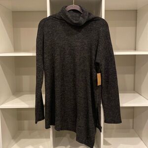 NWT: Rachel Roy charcoal turtleneck, size M